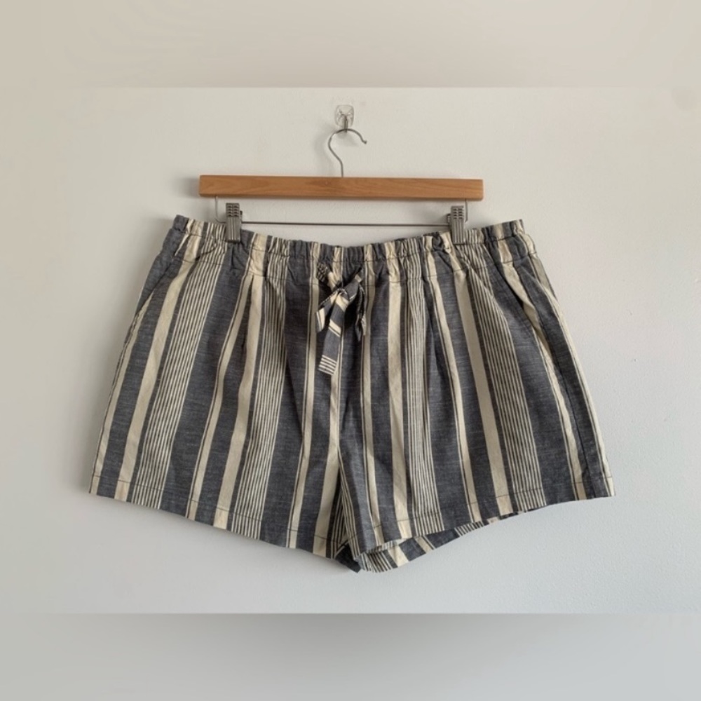 TenTree Gray Striped Shorts